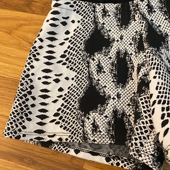 Hollyworld Girls Black and White Halter Romper Size 14 - Picture 2 of 7